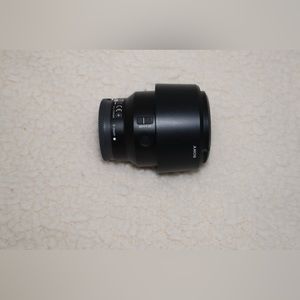 Sony - FE 85mm f/1.8